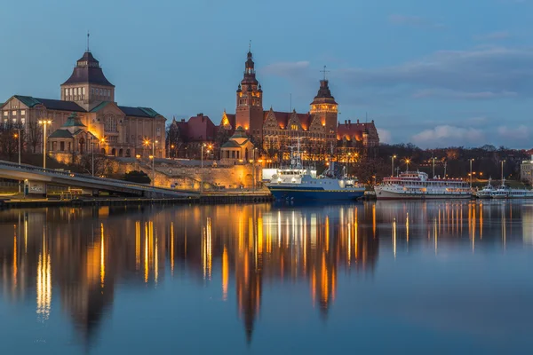 Widok miasta Szczecina przez noc, Polska, nabrzeża, Chrobrego — Zdjęcie stockowe