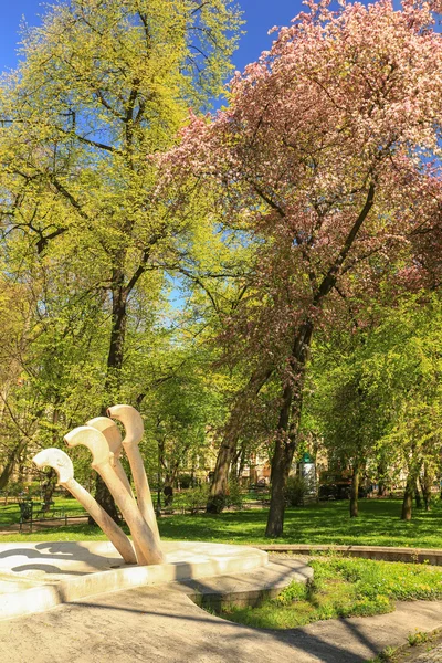 A view of the Planty park the most famous place for walks in Krakow. Poland — Stock Photo, Image