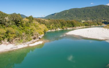 Yeni Zelanda'da nehrin doğal bir görünüm