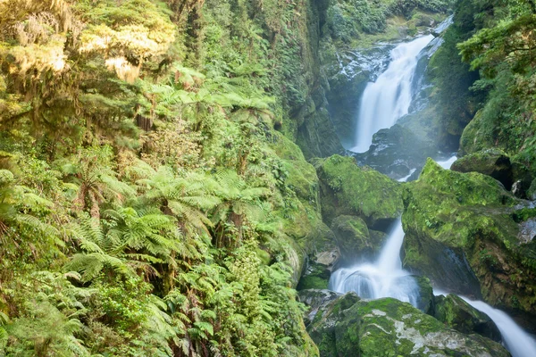 Blick auf den Wasserfall in Neuseeland — Stockfoto