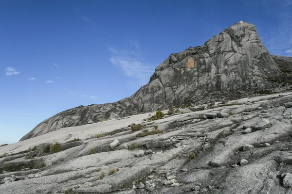 Γραφική θέα στις κορυφές του Mt Βόρνεο Κινάμπαλου επτά — Φωτογραφία Αρχείου