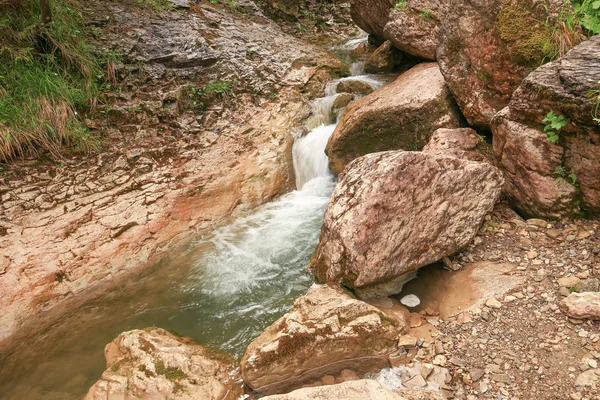 Vista de la cascada de la montaña, Paisaje —  Fotos de Stock