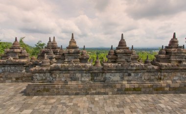 Endonezya Borobudur Tapınağı nın doğal görünümü