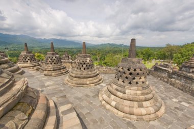 Endonezya Borobudur Tapınağı nın doğal görünümü
