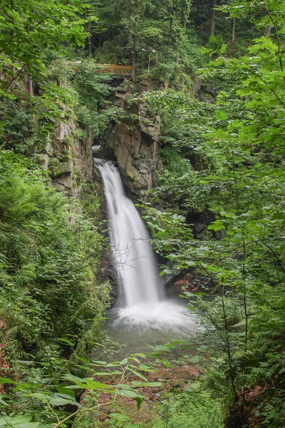 Una vista panorámica de la cascada Wilczki en Polonia —  Fotos de Stock