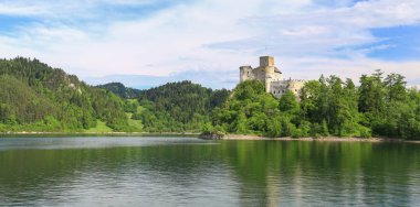 Niedzica castle Polonya görünümünü