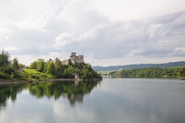 Niedzica castle Polonya görünümünü