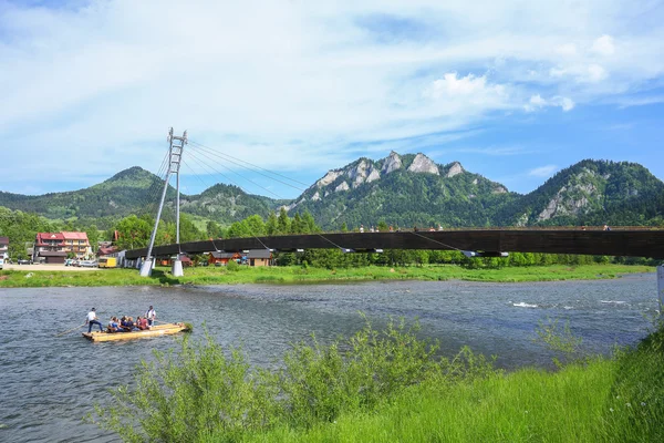 Üç kron tepe Pieniny dağ manzaralı görünüm rezerv Polonya'da — Stok fotoğraf