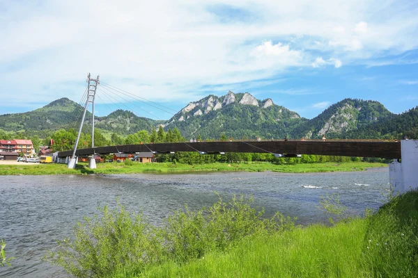 Üç kron tepe Pieniny dağ manzaralı görünüm rezerv Polonya'da — Stok fotoğraf