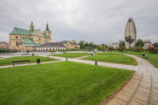 Widok na miejsce publiczne w mieście Rzeszów. Polska — Zdjęcie stockowe