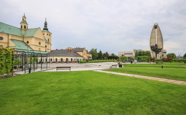 Widok na miejsce publiczne w mieście Rzeszów. Polska — Zdjęcie stockowe