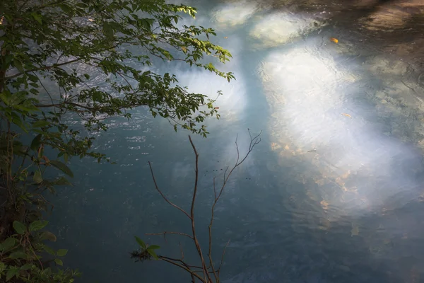 Pohled na modré řeky v džungli, Costa rica, Celeste řeka, krajina — Stock fotografie