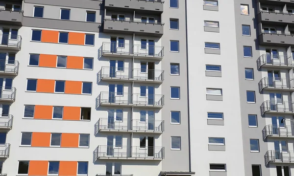 Distrito residencial que consta de grandes bloques de pisos — Foto de Stock