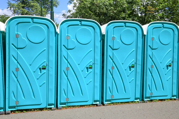 Zobacz przenośne toalety publiczne — Zdjęcie stockowe