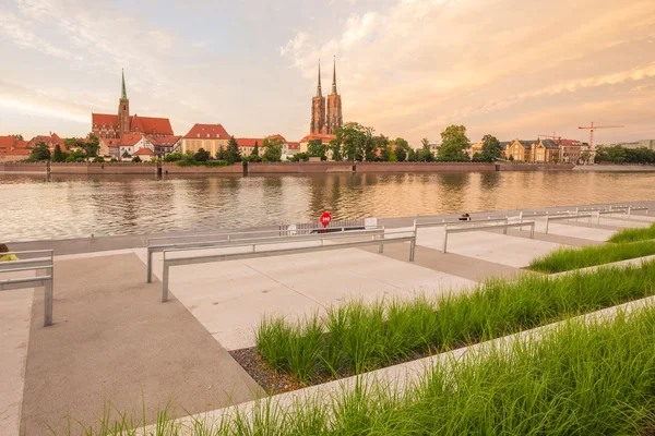 Wroclaw. Vue sur le coucher du soleil du quartier historique Ostrow Tumski Pologne — Photo