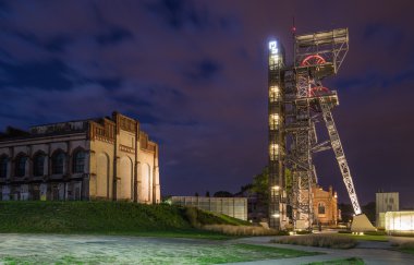 Maden Katowice şehirde akşam manzarası. Polonya