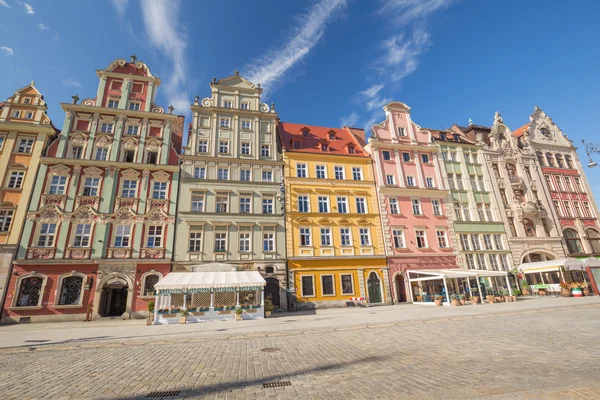 Widok z odrestaurowanej zabytkowej architektury we Wrocławiu. Polska — Zdjęcie stockowe