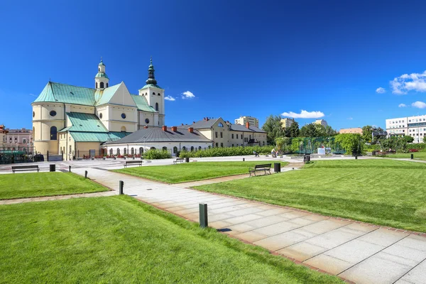 Rzeszow. Publiczny ogród w centrum miasta. Krajobraz — Zdjęcie stockowe