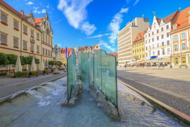 Wroclaw, Polonya eski meydanda çeşme görünümünü
