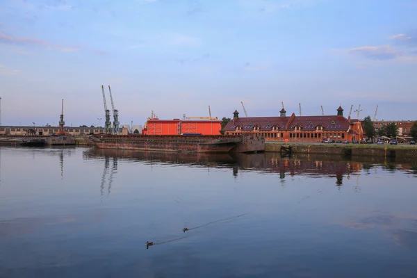 Vista da doca em Szczecin, o antigo porto — Fotografia de Stock