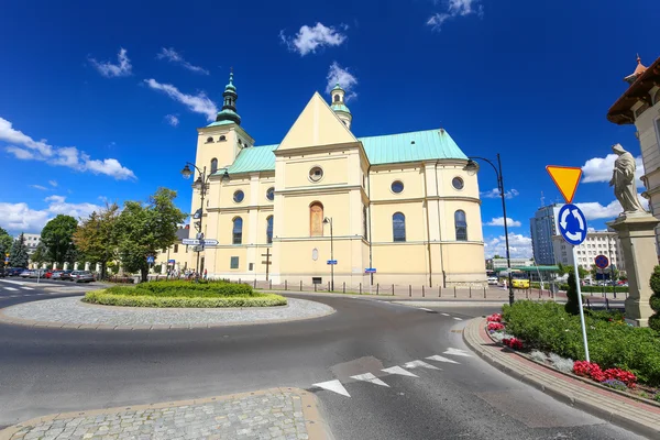 Rzeszow kasabadaki kilisenin görünümü. Polonya — Stok fotoğraf