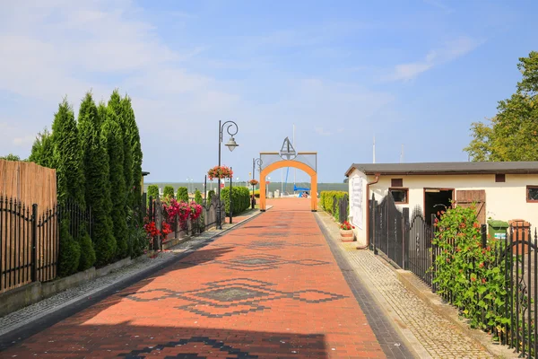 Uitzicht op de schilderachtige haven van Nowe Warpno dorp, Polen, West-Pommeren — Stockfoto