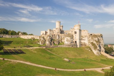 Kalenin doğal görünümü Ogrodzieniec köyde mahveder. Polonya
