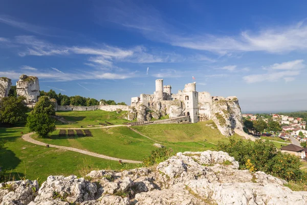 Scenic view of the castle ruins in Ogrodzieniec village. Poland — Stock Photo, Image