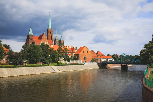 We Wrocławiu. Widok z zabytkowej dzielnicy Ostrów Tumski Polska — Zdjęcie stockowe