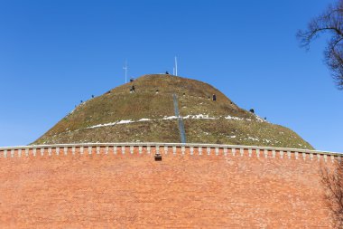 Kış görünümünü Kosciusko Höyük olarak adlandırılan tepenin / Krakow / Polonya