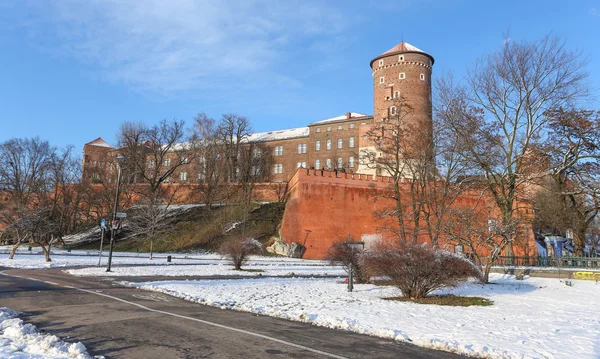 Vista do castelo real em Cracóvia durante o inverno — Fotografia de Stock