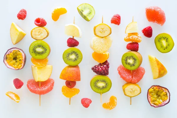 Cheio Vitaminas Suculentos Espetos Frutas Conceito Alimentação Saudável Dieta Fundo — Fotografia de Stock