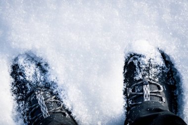 Karda çizmeler. Yukarıdan görüntüle