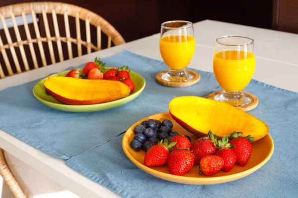 Healthy Meal Two Plates Fresh Strawberries Mangoes Blueberries Orange Juice — Stock Photo, Image