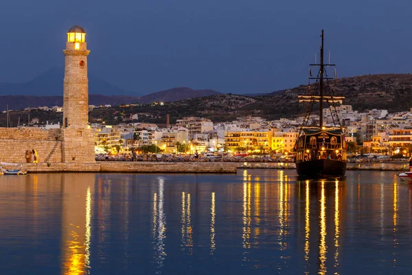 Gece Görüşü Girit Teki Rethymno Kasabasındaki Tarihi Liman Deniz Feneri — Stok fotoğraf