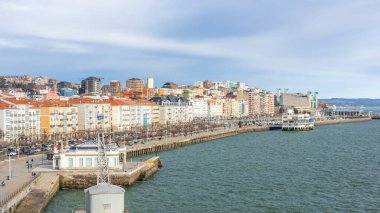 Tarihi Santander mahallesi. Şık konaklar. Şehrin Puerto Chico bölgesindeki ana güvertesi. Santander, Cantabria bölgesi. 1/21/2026