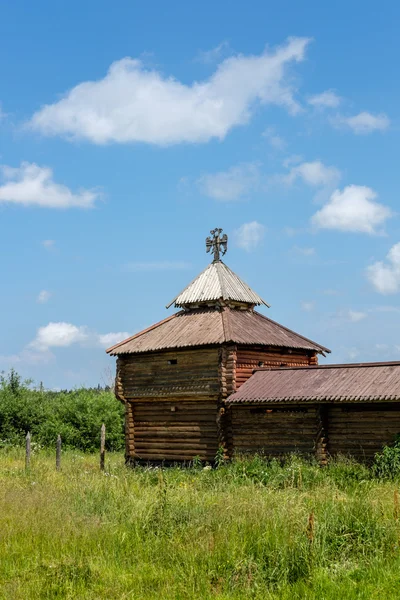 Semiluzhenski kazak ostrog - petit fort en bois en Sibérie — Photo