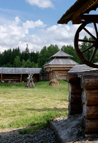 Semiluzhenski kazak ostrog - petit fort en bois en Sibérie — Photo