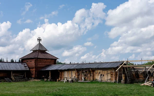 Semiluzhenski kazak ostrog - petit fort en bois en Sibérie — Photo