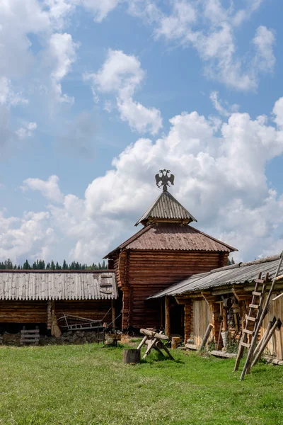 Semiluzhenski kazak ostrog - petit fort en bois en Sibérie — Photo