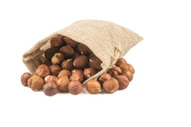 bir çanta içinde fındık