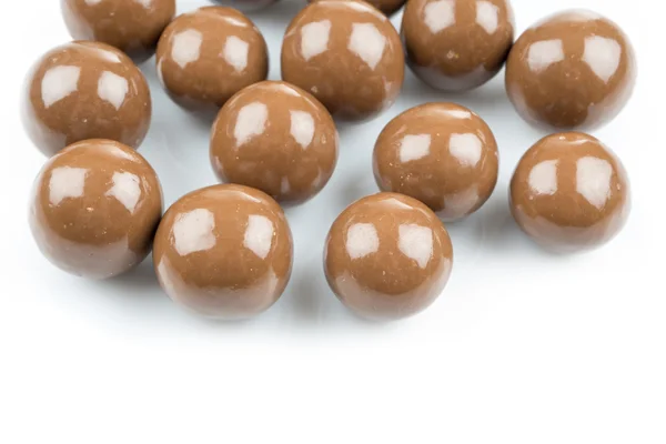 Bolas de chocolate em um fundo branco — Fotografia de Stock