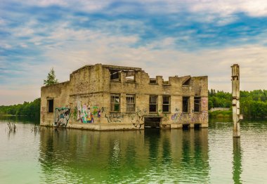 Eski hapishane sular altında evleri