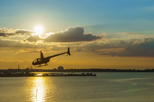 Robinson R-44 helikopter uçuş