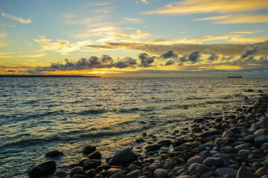 Baltık Denizi ve taşlar