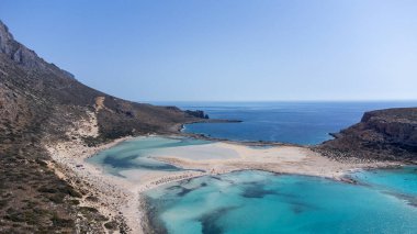 Balos Gölü 'nde turkuaz suyu ve Girit' te Gramvousa ile inanılmaz bir sahil.