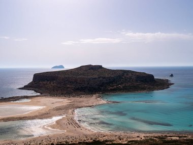 Balos Gölü 'nde turkuaz suyu ve Girit' te Gramvousa ile inanılmaz bir sahil.
