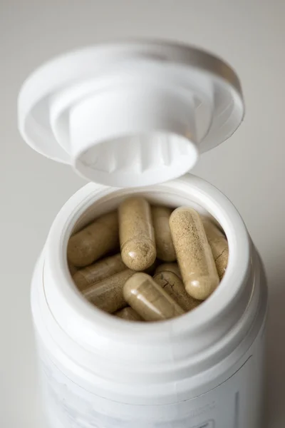 Açılan kapsül şişe