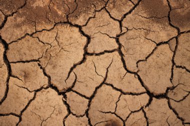  Kurumuş toprak kırık