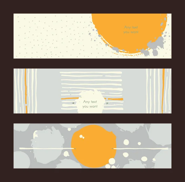 Conjunto de pancartas horizontales dibujadas a mano decoradas con pincel de tinta líquida salpicaduras, rayas, trazos y manchas. Ilustración vectorial aislada sobre fondo oscuro en gris y amarillo — Vector de stock